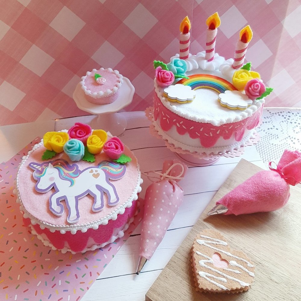 PINK FELT UNICORN DECORATE YOUR OWN CAKE BOX